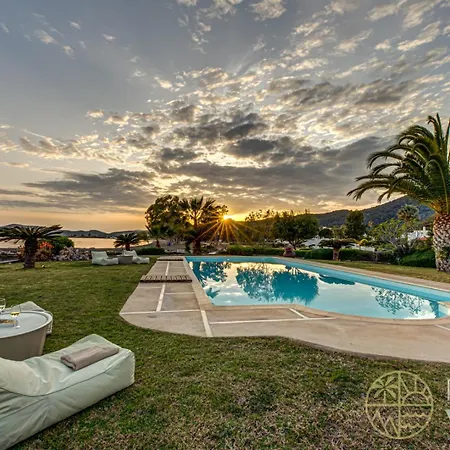 Vila Beachfront Armonia In Porto Hydra By Goutos