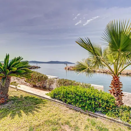 Vila Beachfront Armonia In Porto Hydra By Goutos *