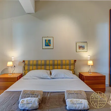 Vila Beachfront Armonia In Porto Hydra By Goutos