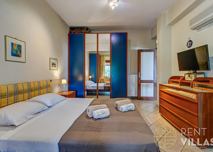 Beachfront Armonia In Porto Hydra By Goutos *